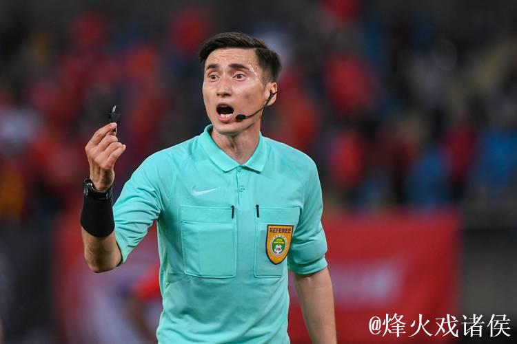世俱杯首现裁判佩戴执法记录仪 俩中国裁判入选